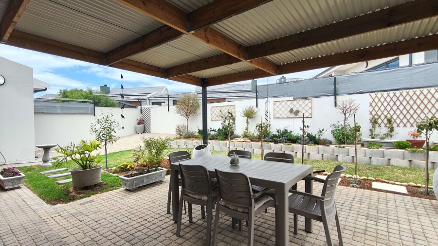 3 Bedroom Property for Sale in Hartenbos Heuwels Western Cape